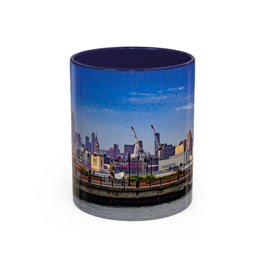 Taza de cerámica de 11 oz de dos tonos, impresa con una imagen elegante de alta resolución de una vista de la ciudad de Nueva York