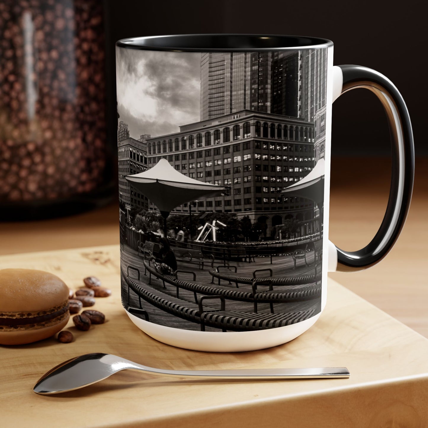 Two Tone 15oz Ceramic, Coffe Mug, Printed with a High-Res Beautifull Urban Landscape.