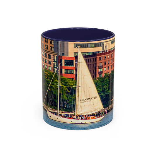Taza de café de cerámica de dos tonos, 11 oz, impresa con una imagen elegante de alta resolución de un barco navegando en el río Hudson, Nueva York.