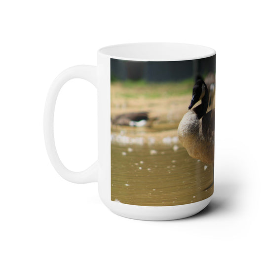 Elegante taza de café de cerámica de 15 oz con una hermosa imagen de patos salvajes.
