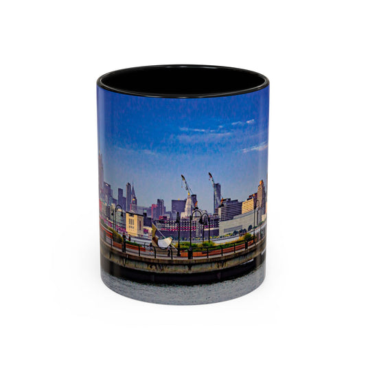 Taza de cerámica de 11 oz de dos tonos, impresa con una imagen elegante de alta resolución de una vista de la ciudad de Nueva York