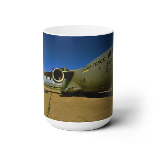 Elegante taza de café de cerámica de 15 oz impresa con una hermosa imagen de un avión de carga C-5 Galaxy.