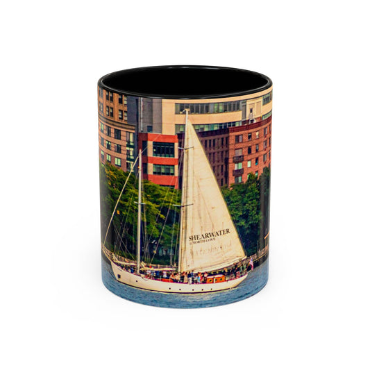 Taza de café de cerámica de dos tonos, 11 oz, impresa con una imagen elegante de alta resolución de un barco navegando en el río Hudson, Nueva York.