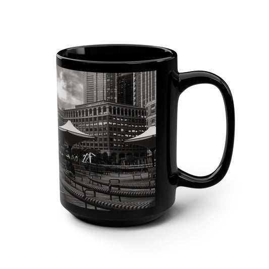 Elegante taza de cerámica de 15 oz, impresa con un hermoso paisaje urbano de alta resolución.